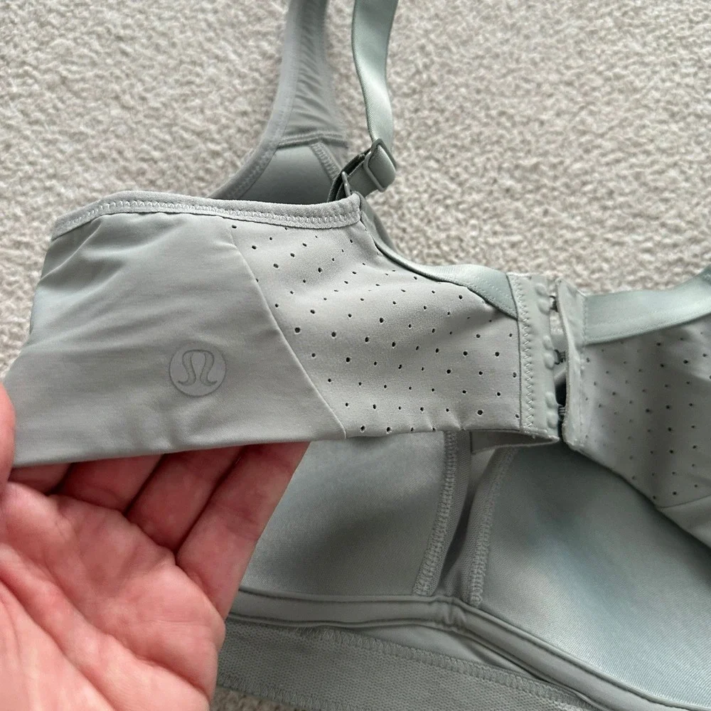 lululemon Run Times Bra size 36B in Jade Grey